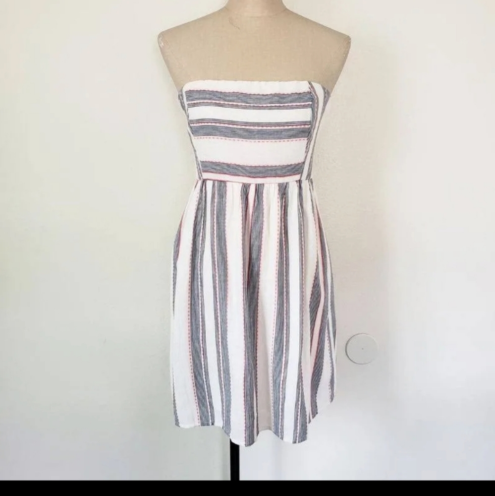 EUC Nordstrom Socialite strapless dress. Off white blue/pink striped.  Medium